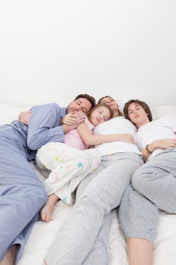 sevimli aile uyumayı