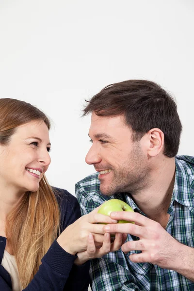 Couple prenant un petit déjeuner — Photo