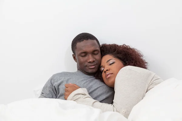 Pareja enamorada durmiendo —  Fotos de Stock