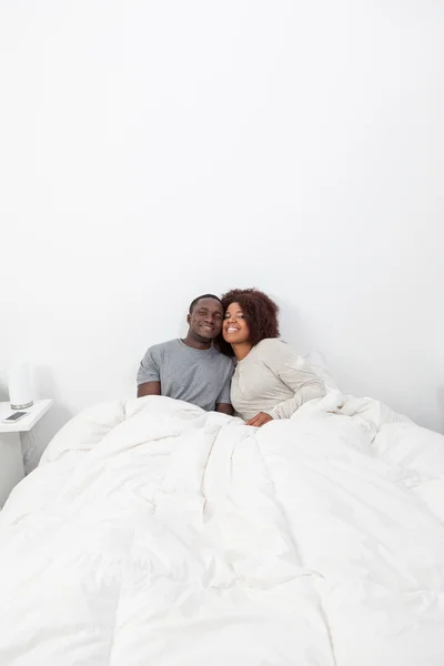 Young Couple relaxing in bed — Stock Photo, Image