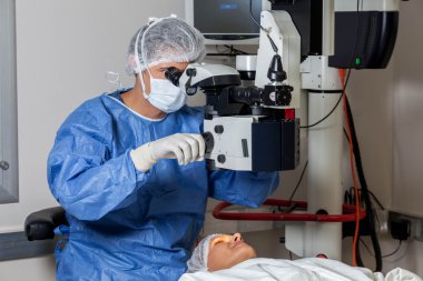 Gözlerini kontrol göz doktoru