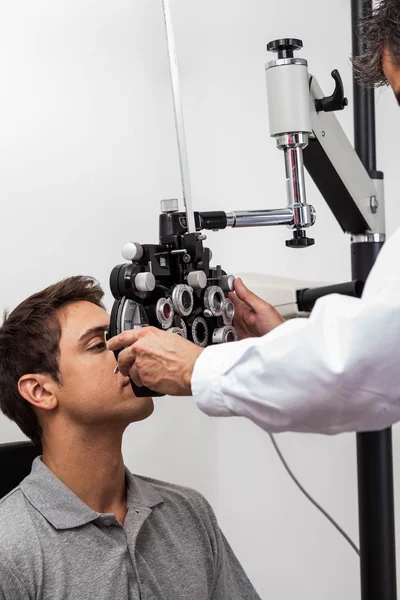 Estudos de oftalmologia na clínica — Fotografia de Stock