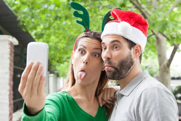 Couple taking selfie — Stock Photo, Image