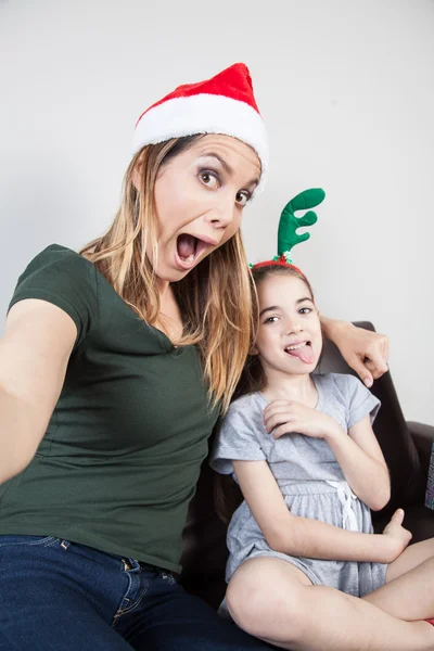 Mother and daughter taking  a photo — Stock Photo, Image