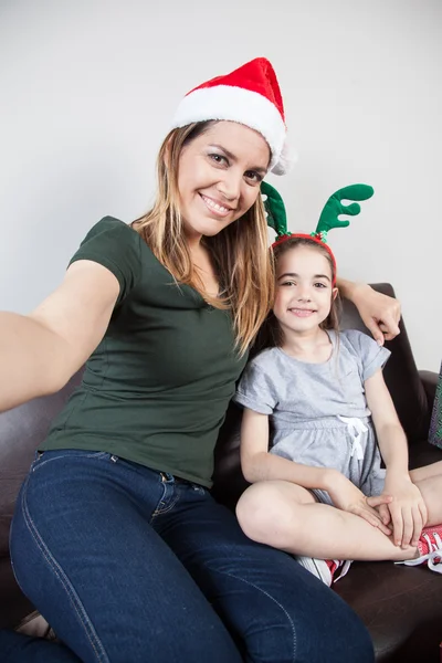 Mother and daughter taking  a photo — Stock Photo, Image