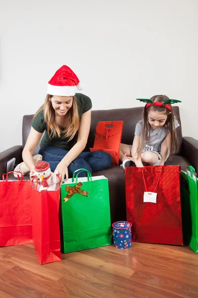 Mother and daughter opening gifts — Stock Photo, Image