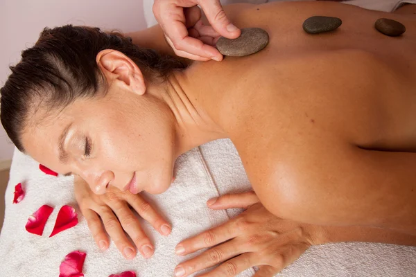 Young woman in spa salon — Stock Photo, Image