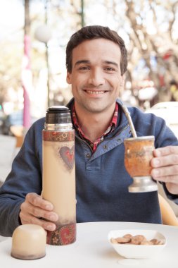Adam içki dostum