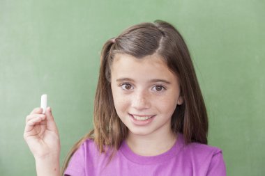 Kız holding tebeşir