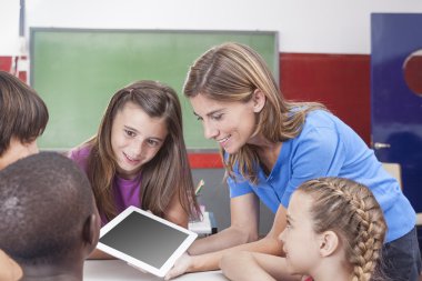 Öğrenci ve öğretmen tablet vasıl arıyorsunuz