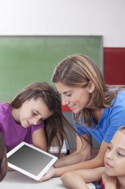 Öğrenci ve öğretmen tablet vasıl arıyorsunuz