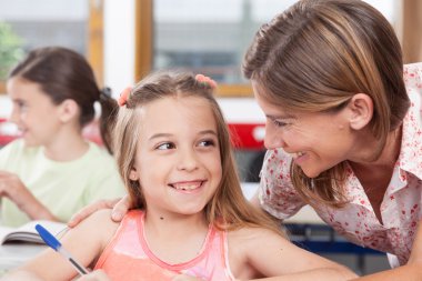 öğretmen yardım öğrenci