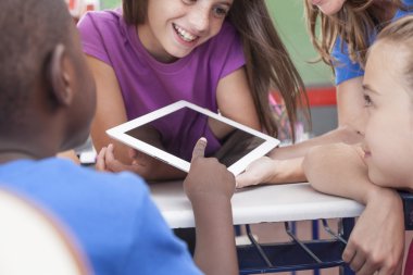 Öğrenci ve öğretmen tablet vasıl arıyorsunuz
