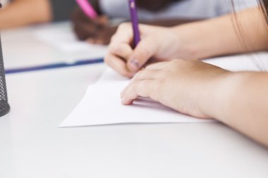 Çocuğun eller çizim