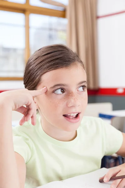 Niña estudiando — Foto de Stock