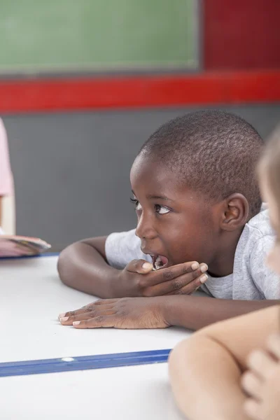 Afrikanischer Junge lacht — Stockfoto