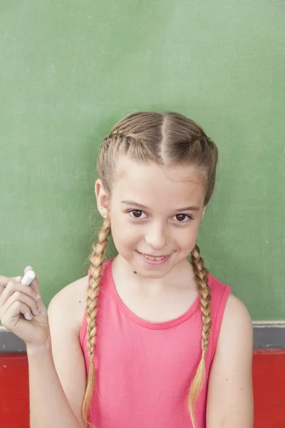 Κορίτσι εκμετάλλευση κιμωλία — Φωτογραφία Αρχείου