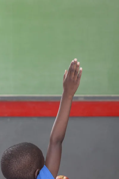 Pupilla africana con mano alzata — Foto Stock