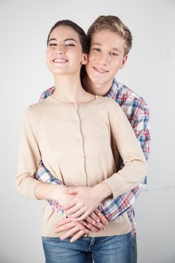 Aşk poz içinde çift