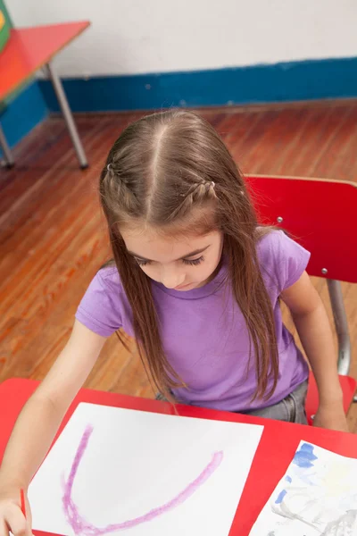 Bambina che disegna un quadro — Foto Stock