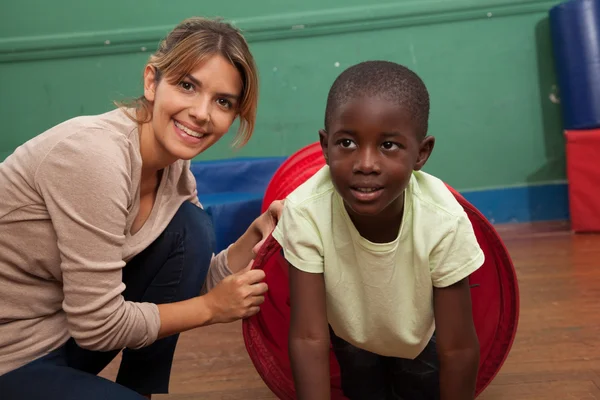 Teacher  playing with boy — Stock Photo, Image