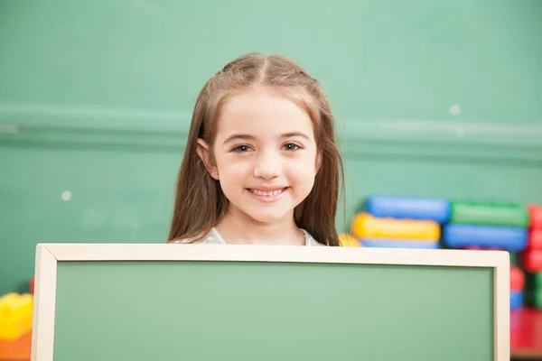 Dívka drží tabuli — Stock fotografie