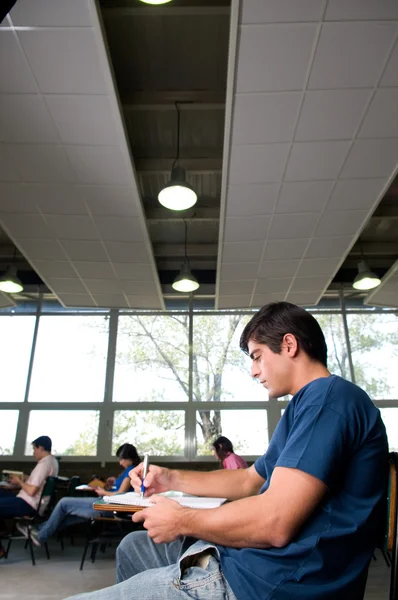 Estudando na classe de homem — Fotografia de Stock