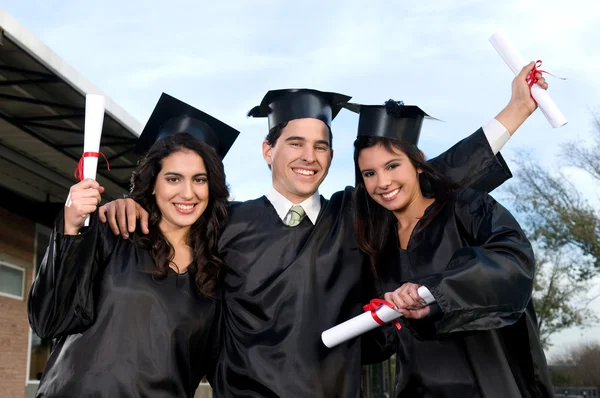 Estudiantes celebrando su graduación —  Fotos de Stock