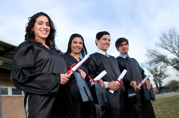 Studenti in possesso del diploma — Foto Stock