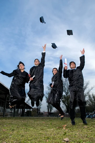 Estudiantes felices celebrando — Foto de Stock