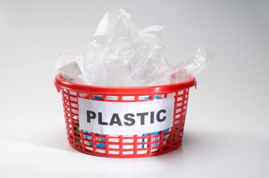 Kova ile şişe geri dönüşüm