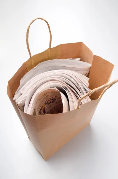 Recycle papier in zak — Stockfoto