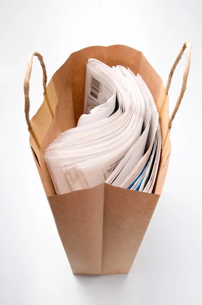 Recycle papier in zak — Stockfoto