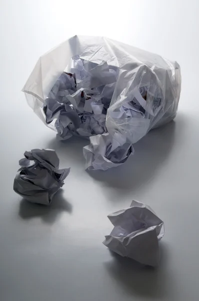 Plastpåse med papper — Stockfoto