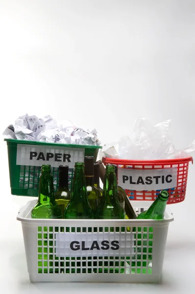 Recyclingpapier, Kunststoff und Glas — Stockfoto