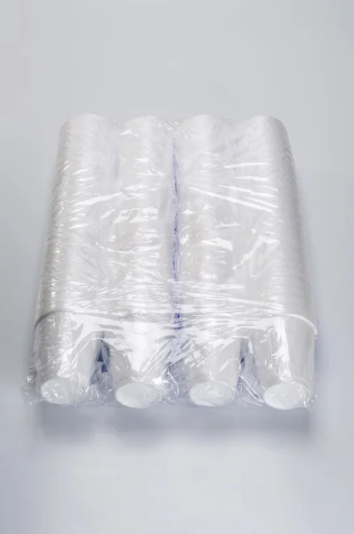 Copos descartáveis de plástico branco — Fotografia de Stock