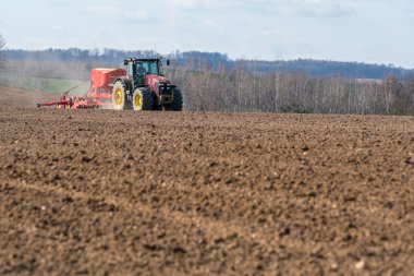 Alan üzücü traktör