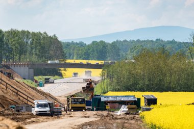 Yeni yol inşaat alanında