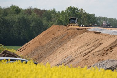 Yeni yol inşaat alanında