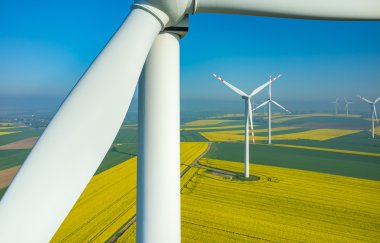 Yel değirmenleri sahada