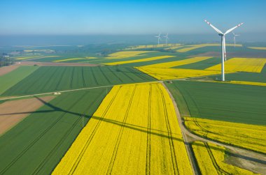 Yel değirmenleri sahada