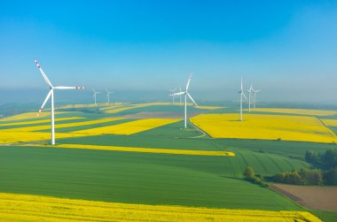 Yel değirmenleri sahada