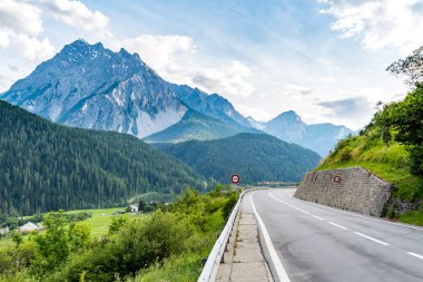 Dağlarda yönlendirmek
