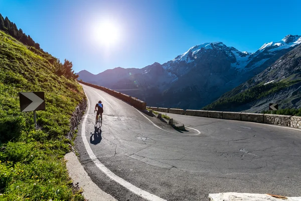 Solnedgången över bergen Alperna Passo Stelvio — Stockfoto