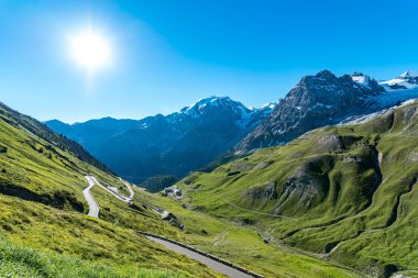 Günbatımı dağlar Alps Passo Stelvio yukarıda