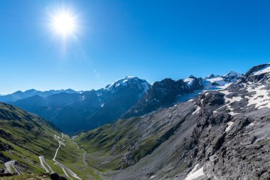 Günbatımı dağlar Alps Passo Stelvio yukarıda