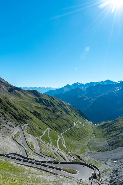 Naplemente feletti hegyek Alps Passo Stelvio térképén — Stock Fotó