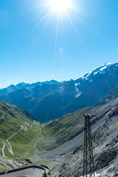 Naplemente feletti hegyek Alps Passo Stelvio térképén — Stock Fotó