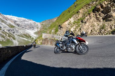 Motosiklet Passo Stelvio üzerinde