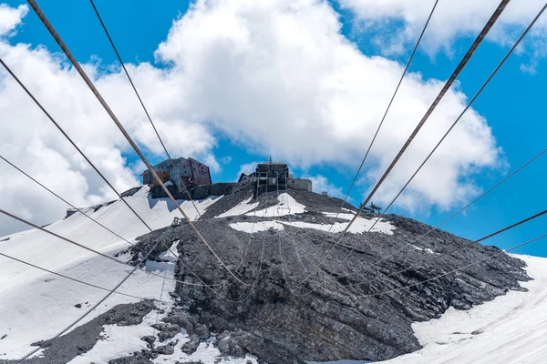 Stacja narciarska w wysokich Alpach — Zdjęcie stockowe